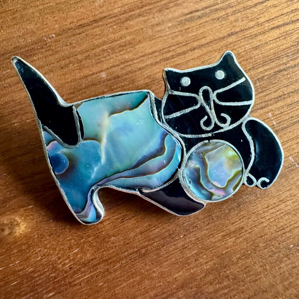 Vintage ALPACA MEXICO Silver Cat Brooch with Black Enamel and Abalone Inlay